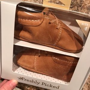 New in box freshly picked cedar oxfords size 4